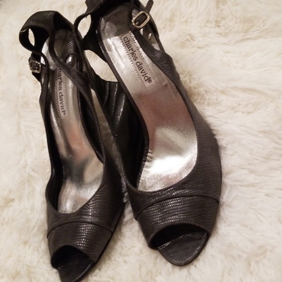 Shoe - Picture 3 of 3